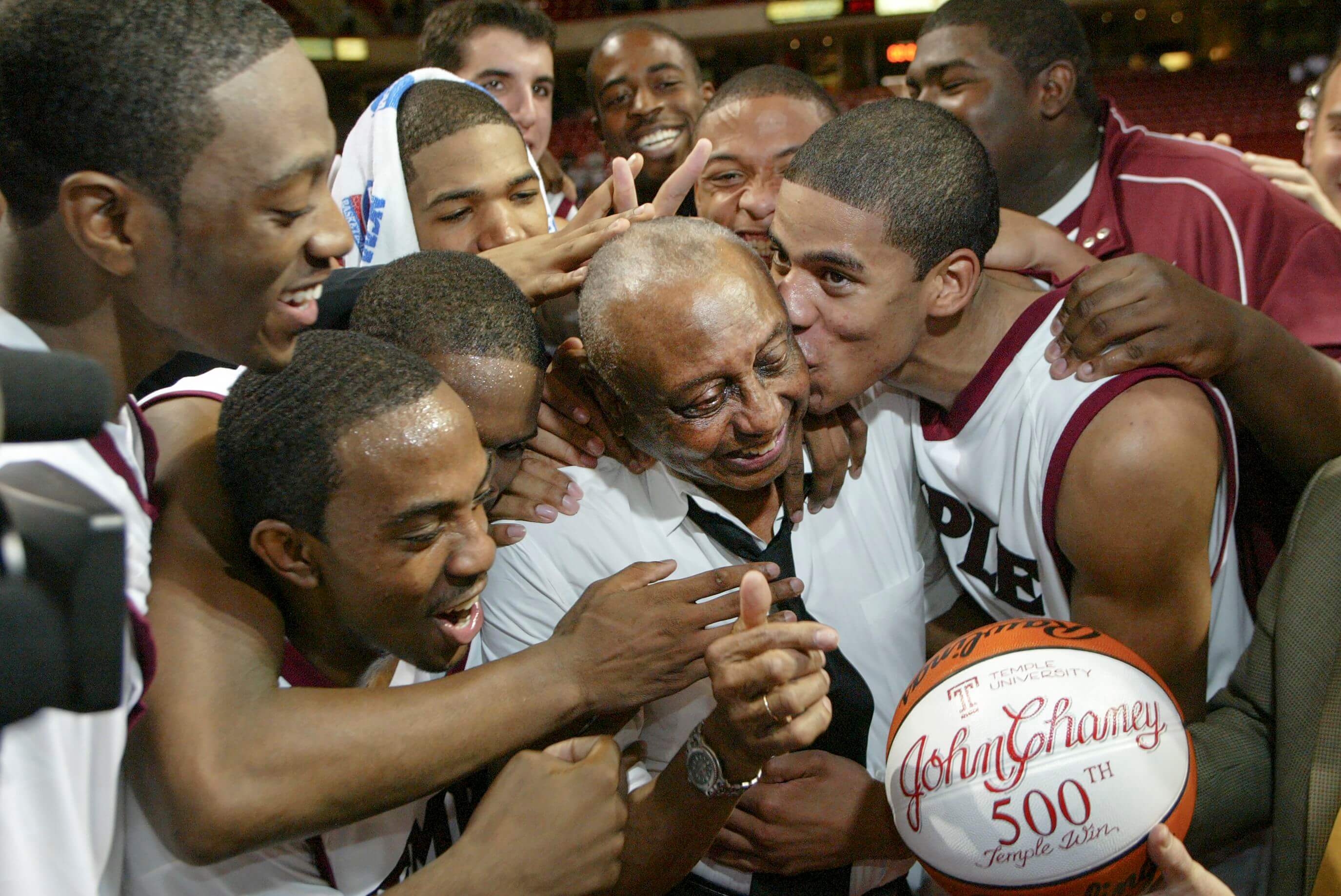 Former Temple Women's Basketball Coach Dawn Staley Shared Special Bond With  John Chaney – NBC10 Philadelphia