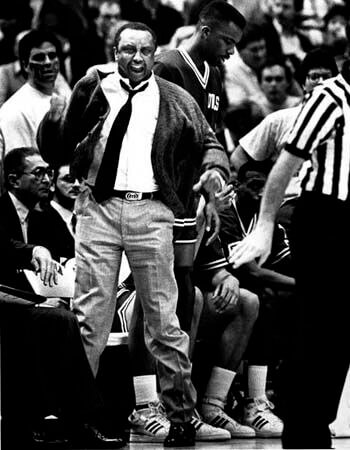 Andscape - Dawn Staley honored her mentor, late Temple University head  coach John Chaney, during South Carolina Women's Basketball's game against  UConn last night 🙏🏽